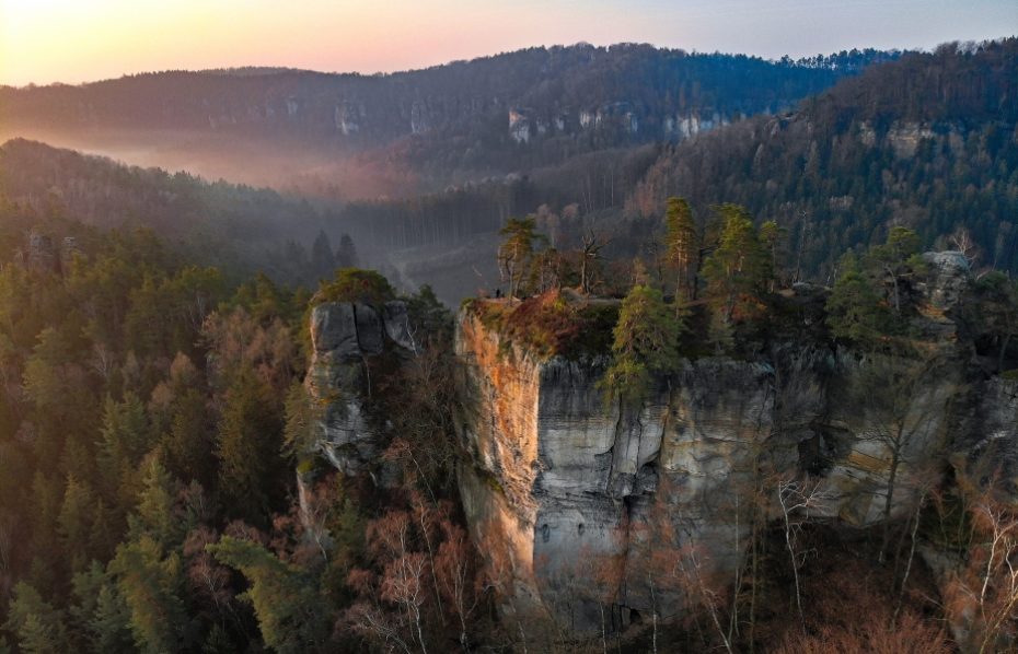 Za pískovcovým fenoménem Českého ráje: Archeologie Příhrazských skal I