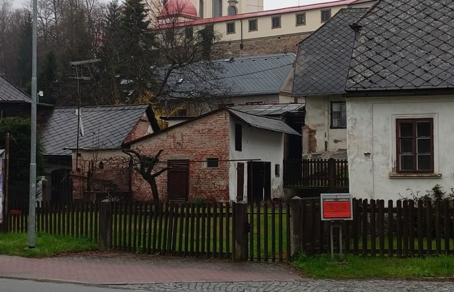 Rychnov nad Kněžnou, kolem kostela Nejsvětější Trojice