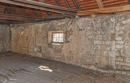 Klášter Postoloprty – románské sdružené okno dochované in situ
