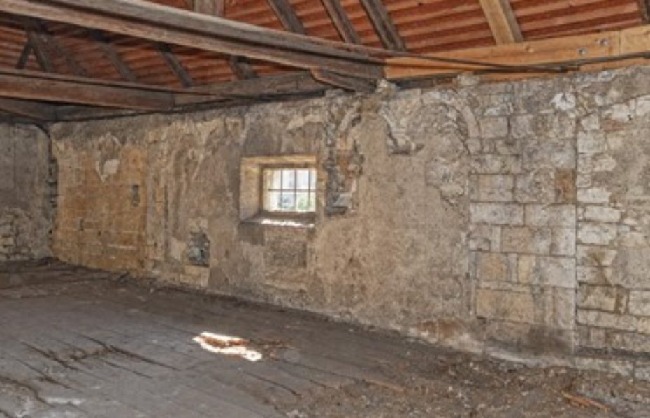 Klášter Postoloprty – románské sdružené okno dochované in situ