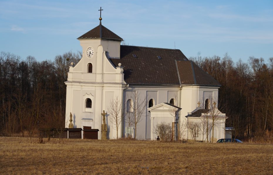 „Šikmý kostel“ sv. Petra z Alkantary a důl Gabriela
