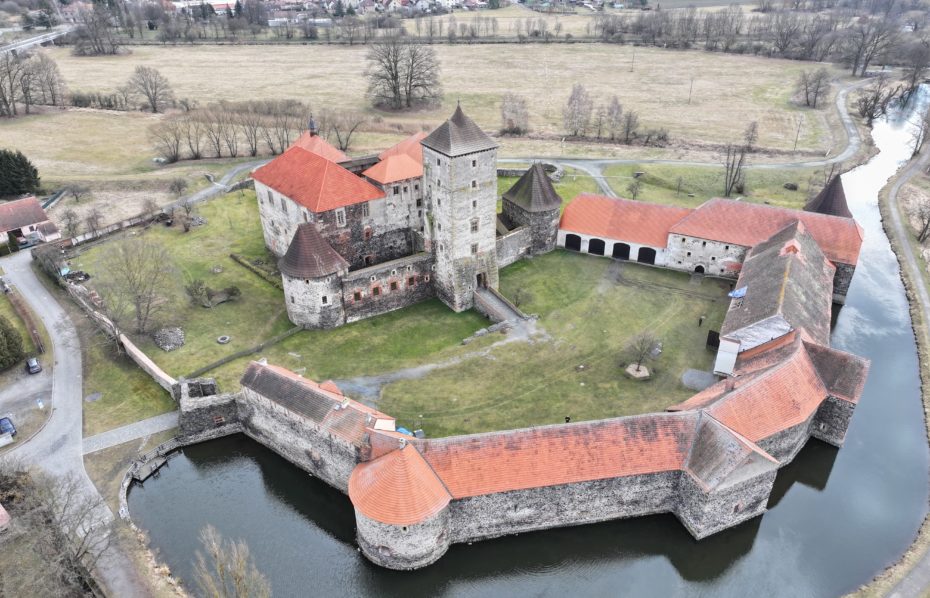 Hrad Švihov – věže, brány, parkány