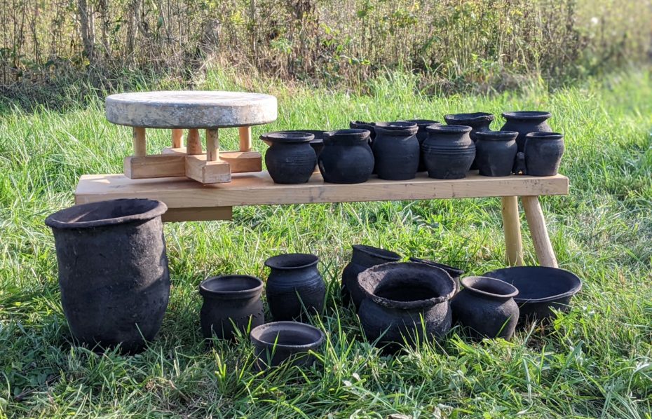 Keramický a dehtářský workshop na hradě Šelmberk